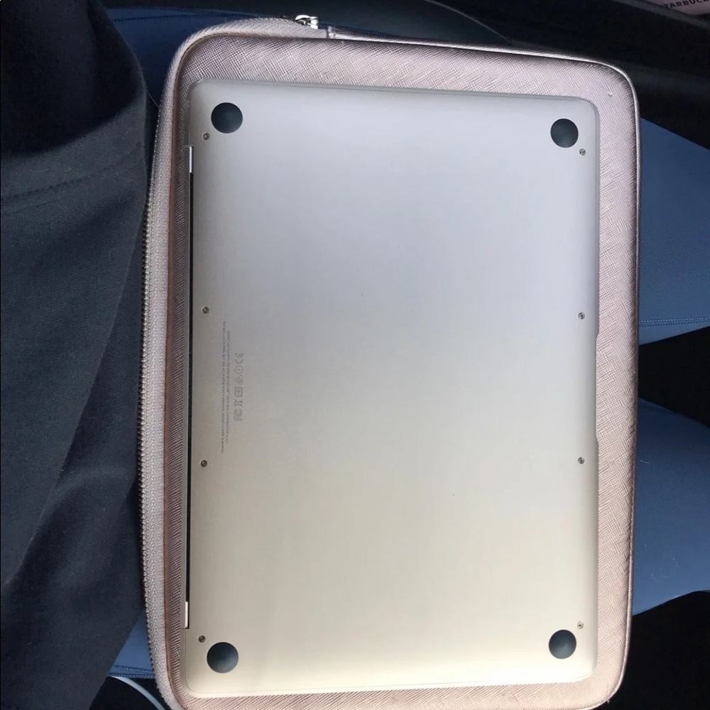 MacBook - Picture 2 of 4
